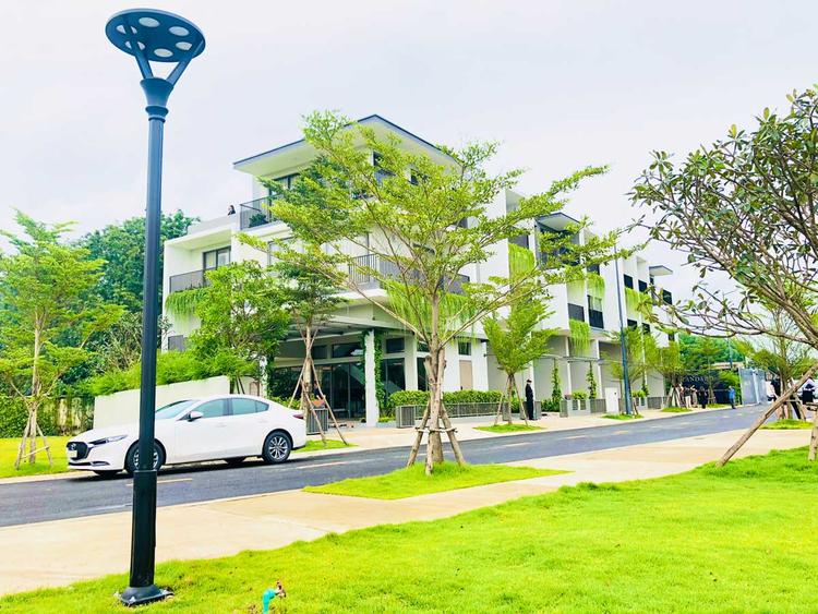 Doanh nghiệp bất động sản đang tự cứu thanh khoản cho dự án thông qua việc chia sẻ lợi nhuận và khó khăn với người mua nhà.