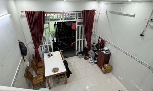 Bán nhà 2 tầng, 2PN, 41m2 Đình Phong Phú, vuông A4, cách chợ vài bước, đang có dòng tiền 7tr, 3.5 tỷ.